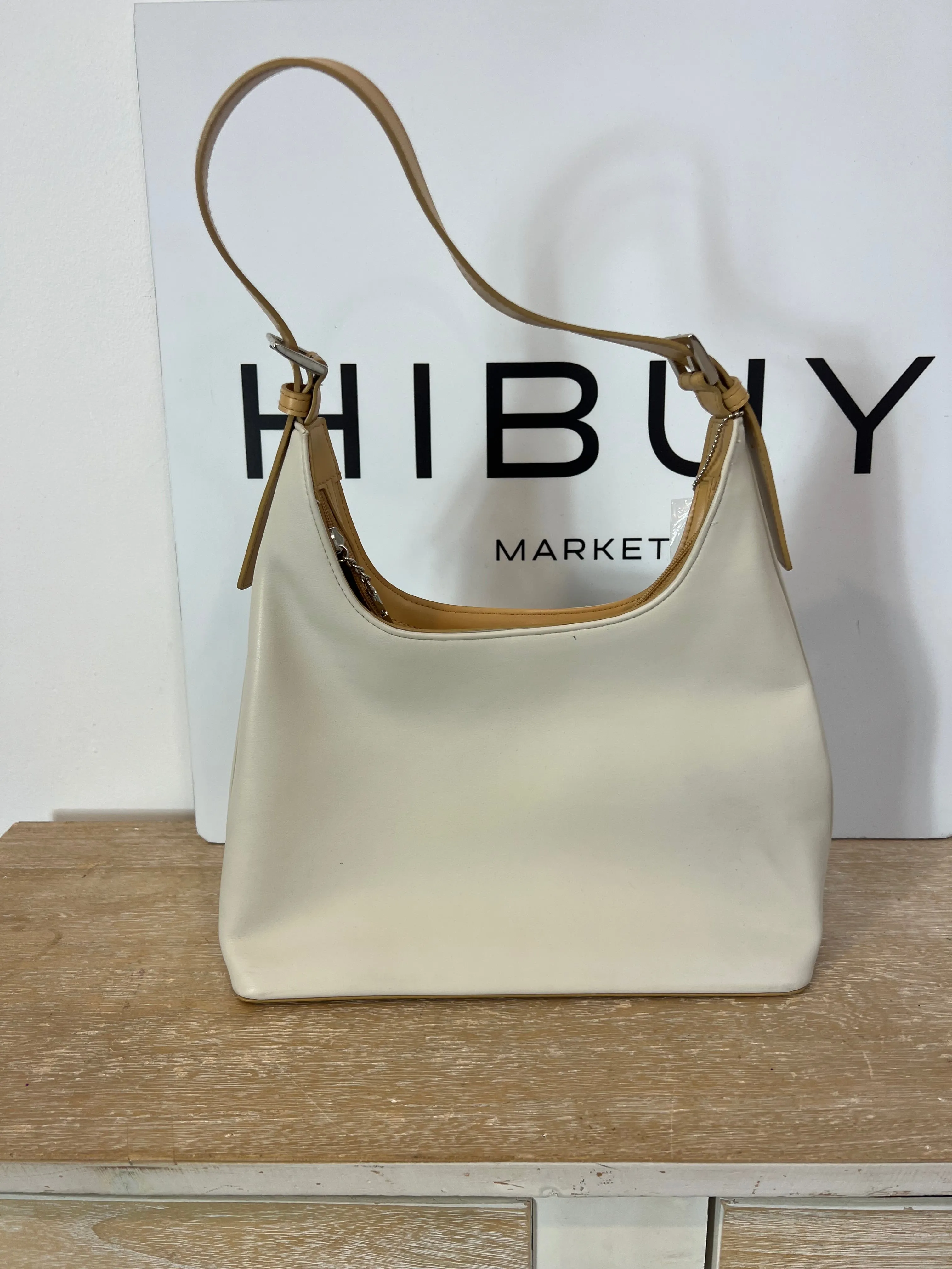 CNP ACCESSORIES. Bolso efecto piel blanco